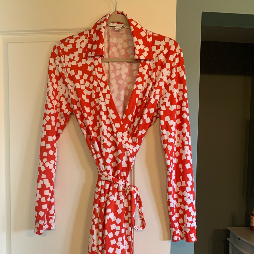 Diane Von Furstenberg silk wrap dress, burnt Orange &white. Worn once